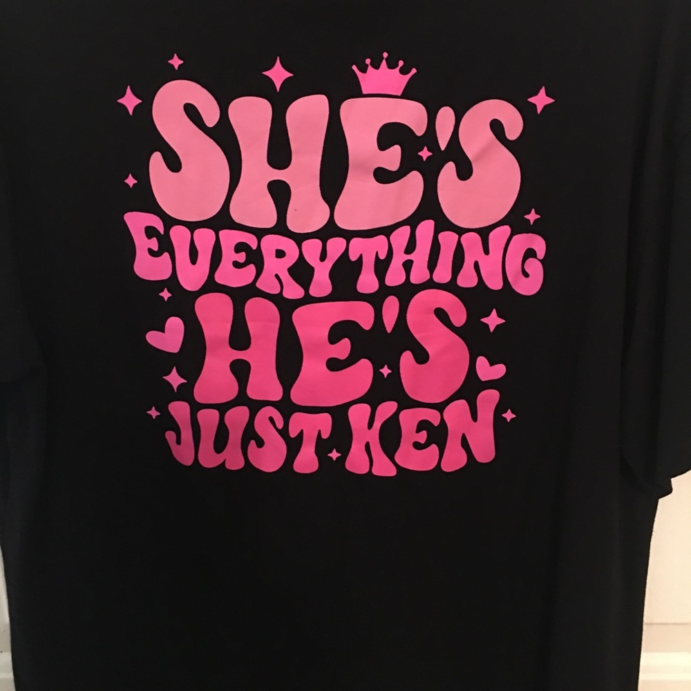 Barbie T-shirt Large EUC